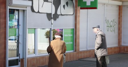 W pilnych sprawach można wejść do apteki również w trakcie "godzin dla seniora"