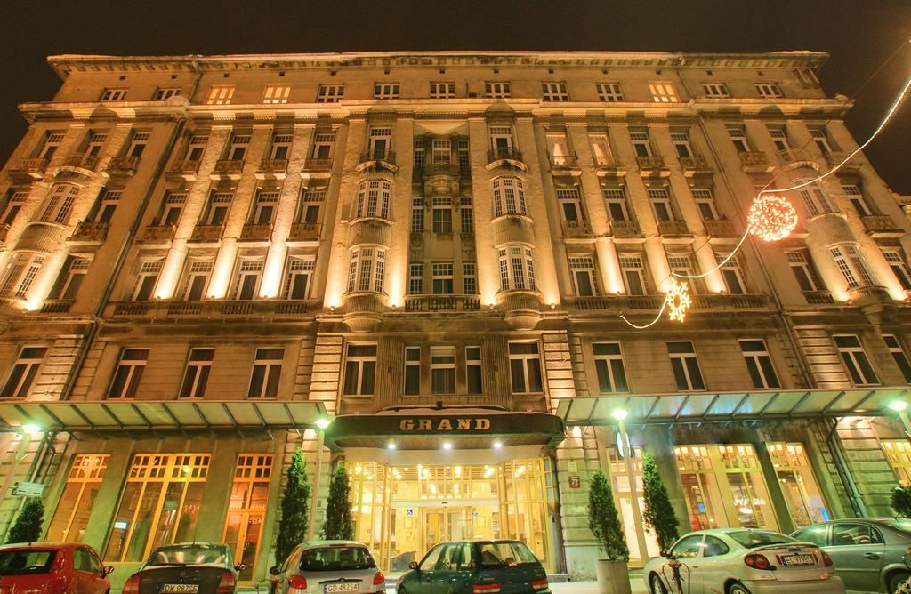 Grand Hotel wyprzedaje wyposażenie. Setki łodzian przybyły kupić kawałek historii