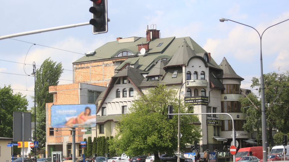 Najsłynniejsza samowolka budowlana w stolicy przez 30 lat znacznie się rozrosła