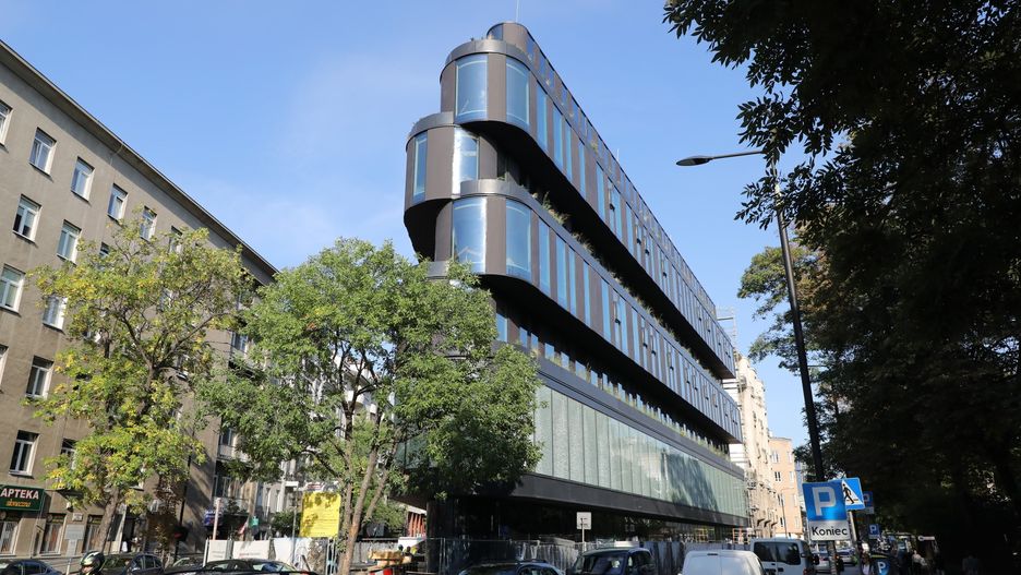 Hotel Nobu stanie w centrum Warszawy, przy ul. Wilczej 73