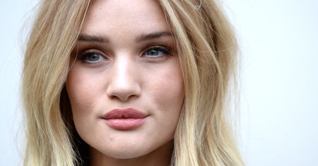 Rosie Huntington-Whiteley zachwyca figurą. Niedawno urodziła!