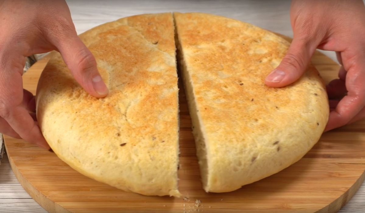 Chleb z patelni - Pyszności; Foto kadr z materiału na kanale YouTube Przepisy od Olgi