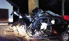 Międzylesie. Śmiertelny wypadek z udziałem 25-latka. Jego auto roztrzaskało się na drzewie