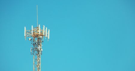 Polskie 5G: rząd podpisał porozumienie m.in. z Orange i T-Mobile