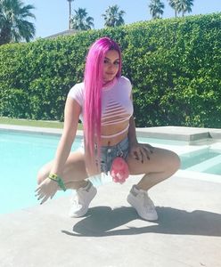 Ariel Winter: różowe włosy i niemal nagi biust. Gwiazda "Modern family" ("Współczesna rodzina") znów szokuje