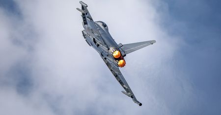 Hiszpański myśliwiec zgubił rakietę. Trwają poszukiwania AIM-120 AMRAAM