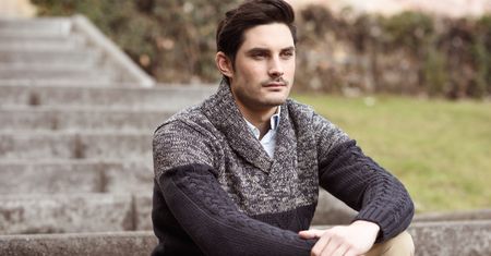 Sweter na jesień. Elegancki zamiennik zwykłej bluzy