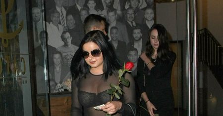 Ariel Winter nawet na ulicy chwali się bielizną. Seksowna?