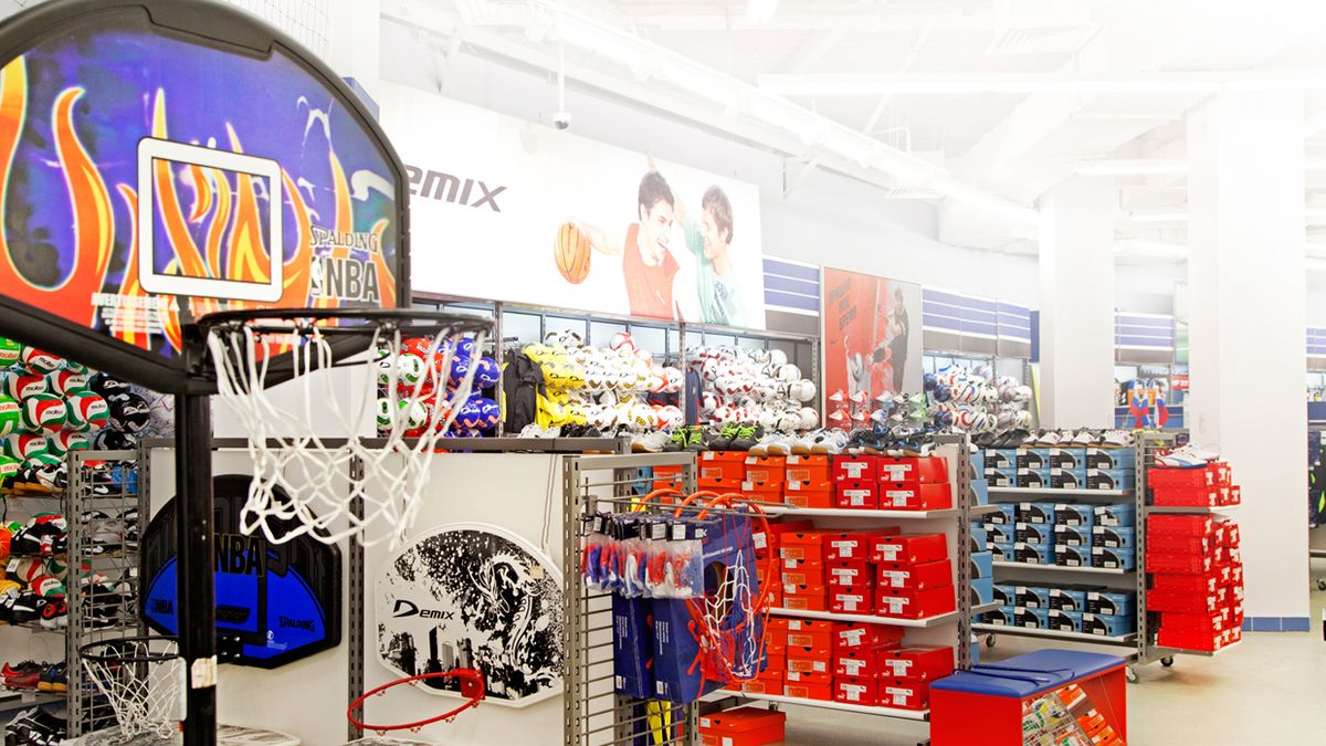 Wnętrze sklepu Sportmaster.