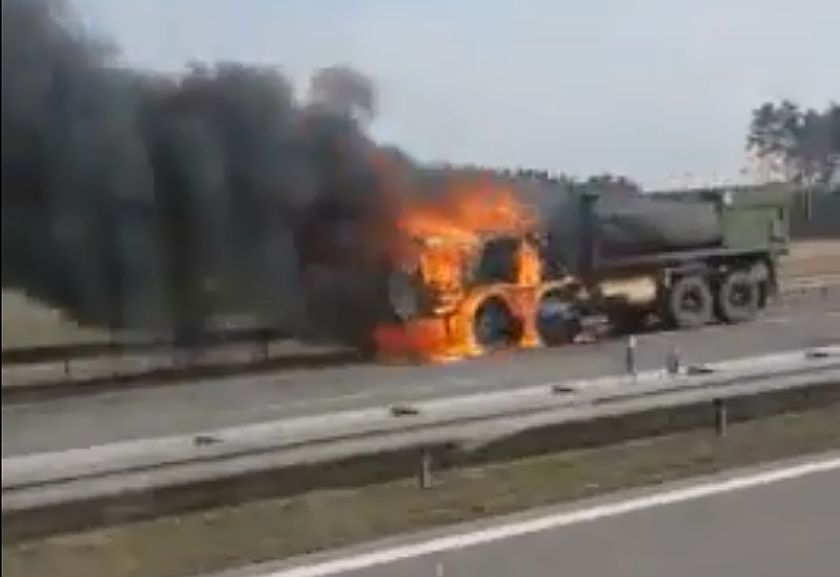 Amerykańska wojskowa cysterna stanęła w ogniu na A2