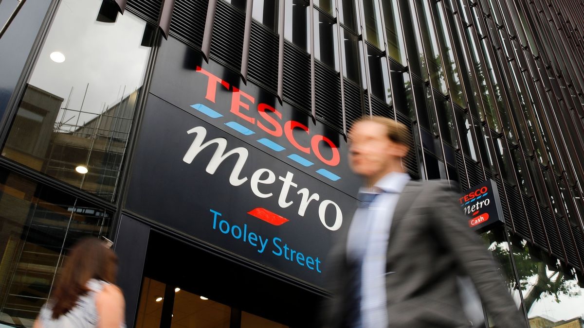 4,5 tysiąca osób ma stracić pracę w wyniku restrukturyzacji sieci Tesco Metro w Wielkiej Brytanii.