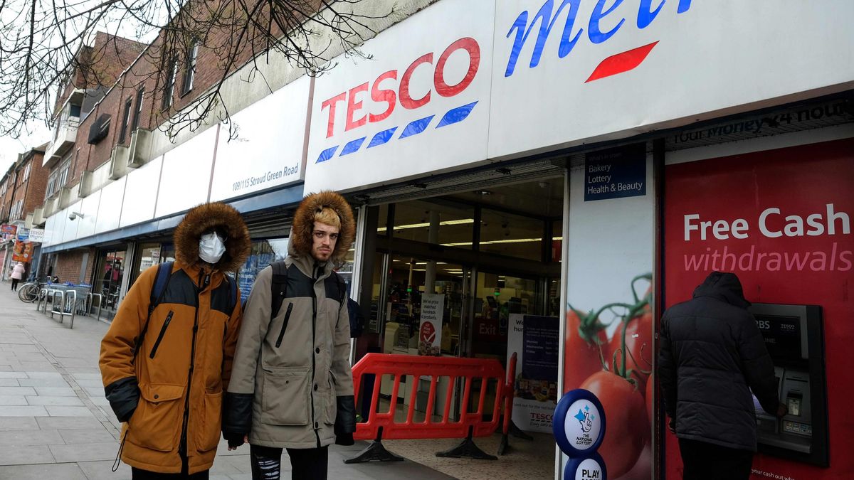 Brytyjczycy rzucili się do robienia zakupów przez internet. 