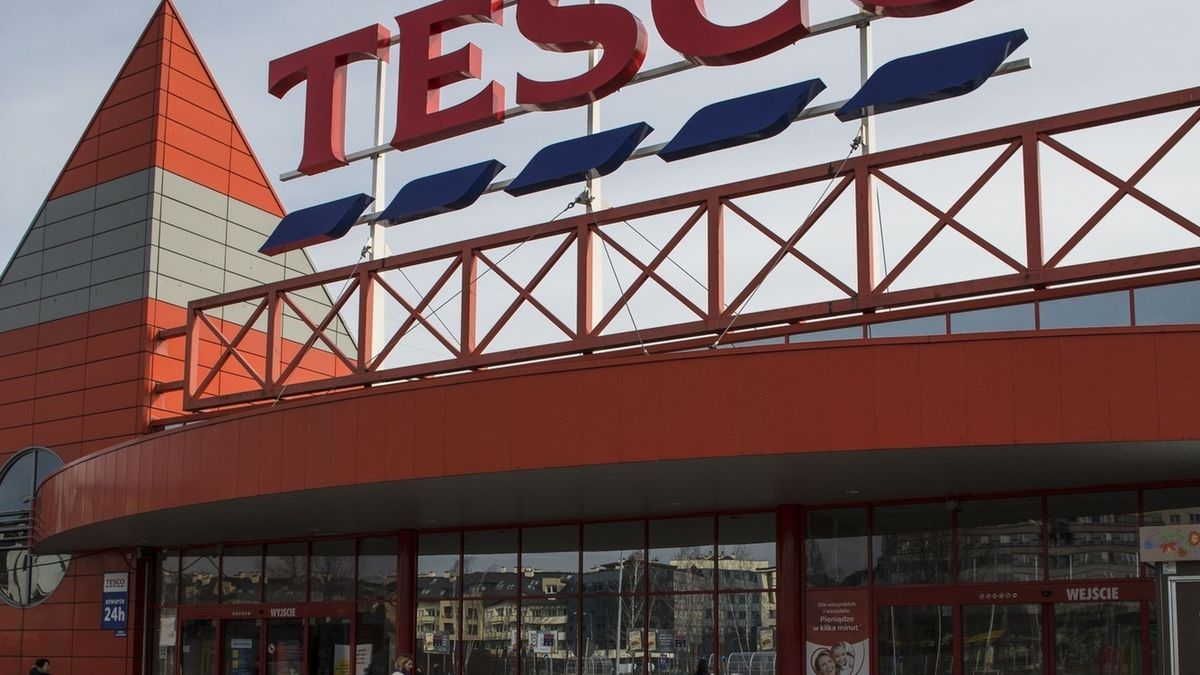 Pięć sklepów Tesco idzie na sprzedaż.