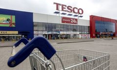 Rolnicy chcą się skrzyknąć i wykupić budynek Tesco. Ich inicjatywa trafi do ministra