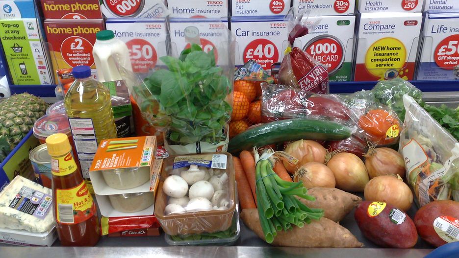 Tesco wprowadza darmową żywność dla pracowników.