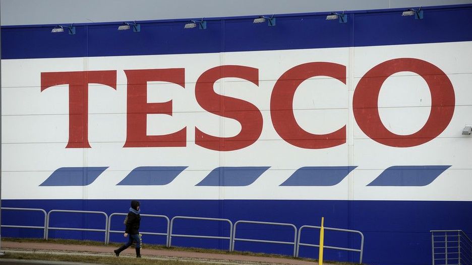 Prawnicy twierdzą, że zatrudnione w Tesco kobiety zarabiają średnio 3 funty na godzinę mniej niż mężczyźni
