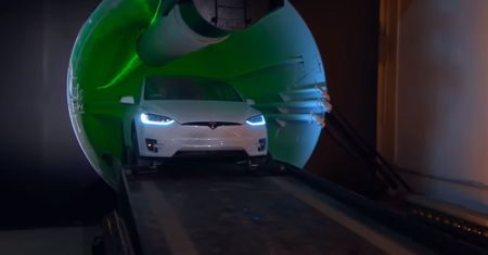 Elon Musk otworzył pierwszy tunel jadąc Teslą. Mieszkańcy Los Angeles unikną korków