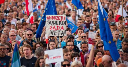 Protesty jak pucz, a opozycja jak niemieccy żołnierze. "Gazeta Polska" zapowiada przebieg protestów opozycji