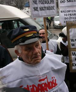 Emeryci: oszukali nas, dali nam jałmużnę!