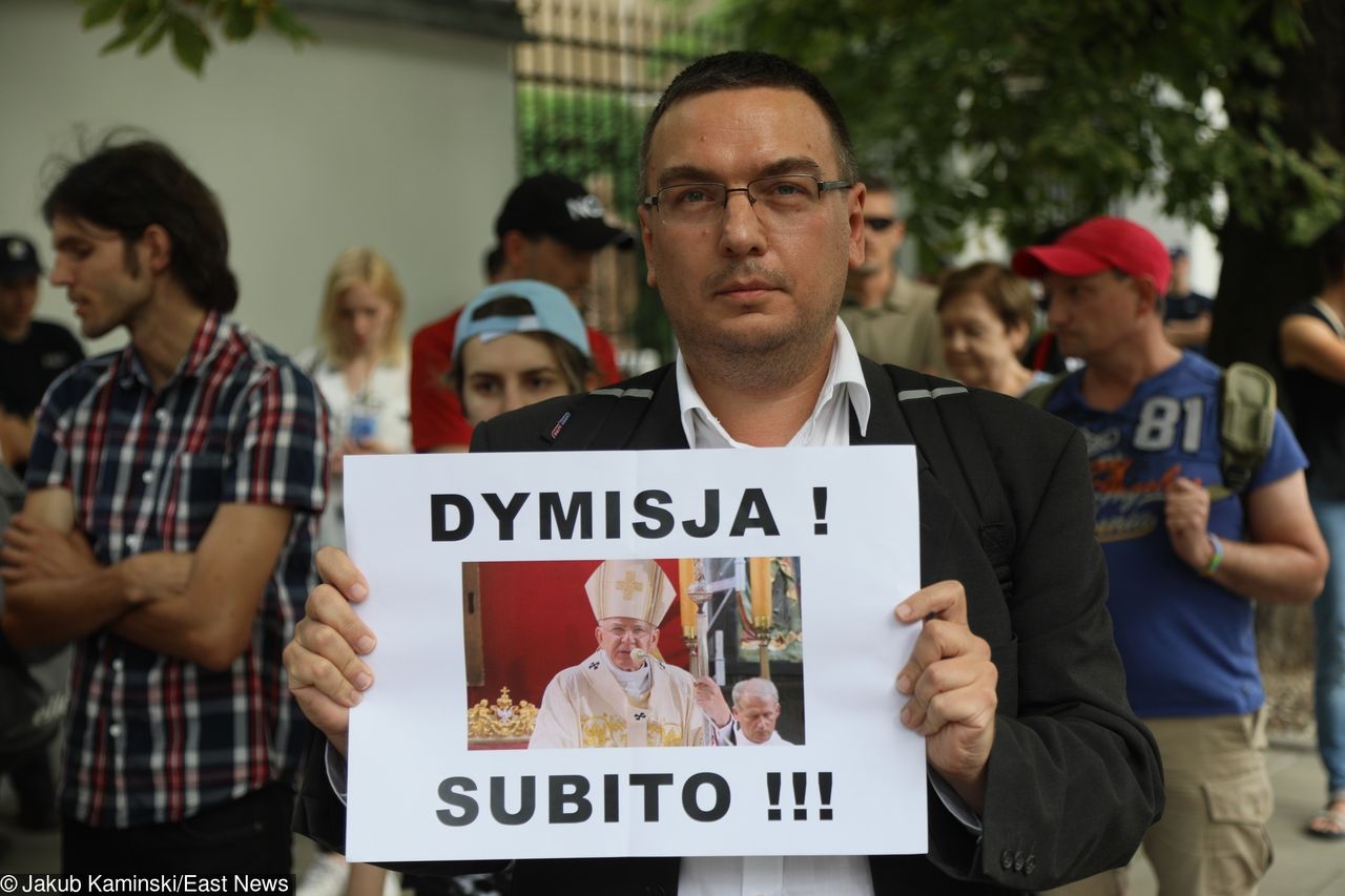 Protest przed Nuncjaturą Apostolską w Warszawie. Żądają dymisji abpa Marka Jędraszewskiego