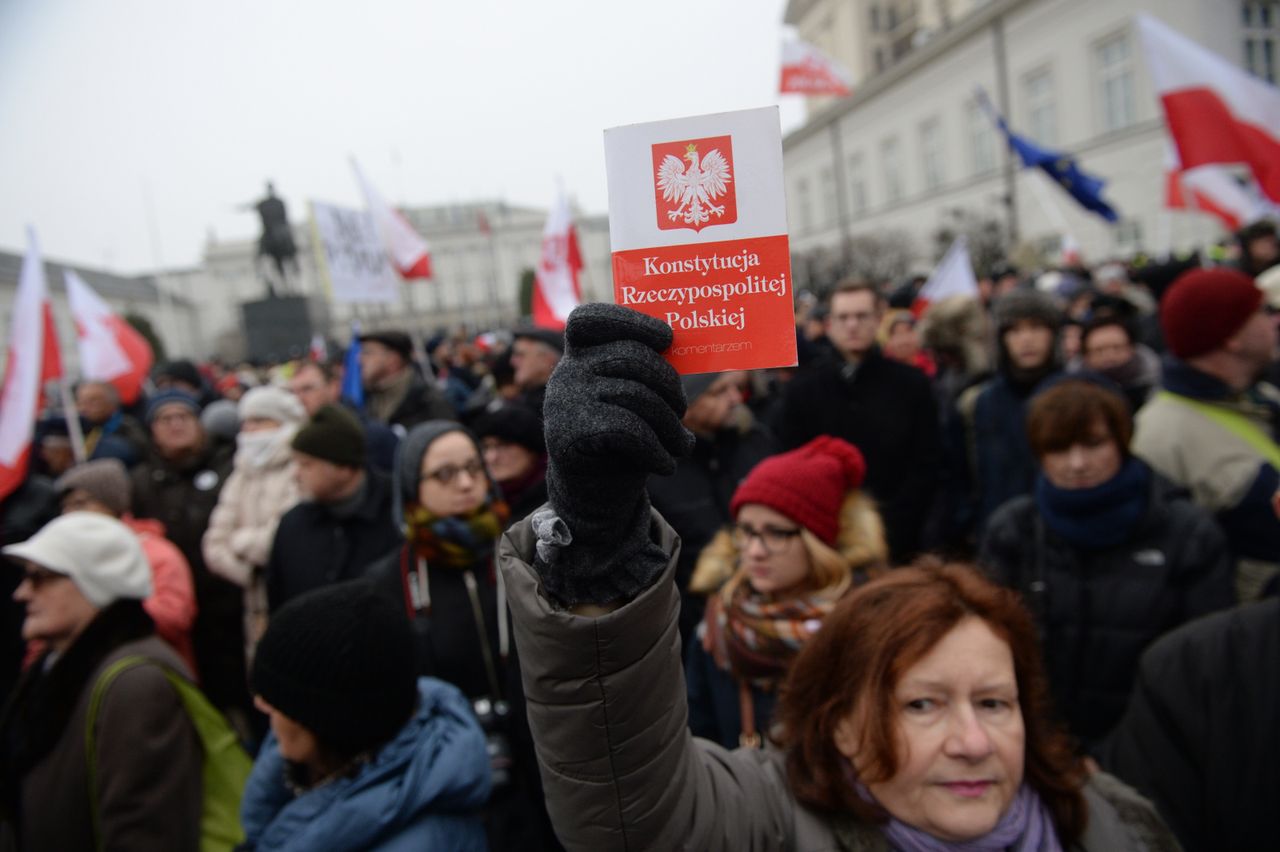 Olbrzymie manifestacje w Warszawie. "Obronimy demokrację"