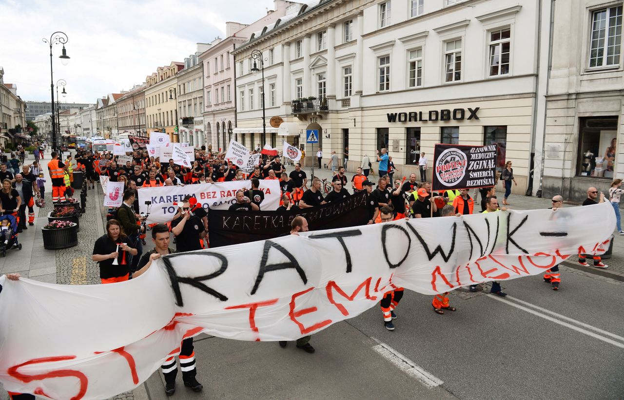 Protest ratowników medycznych. Domagają się podwyżek i lepszego traktowania