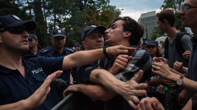 "Dawid Winiarski został pobity, policja stosowała brutalne metody". Mecenas Kaczyński i słowo przeciwko słowu