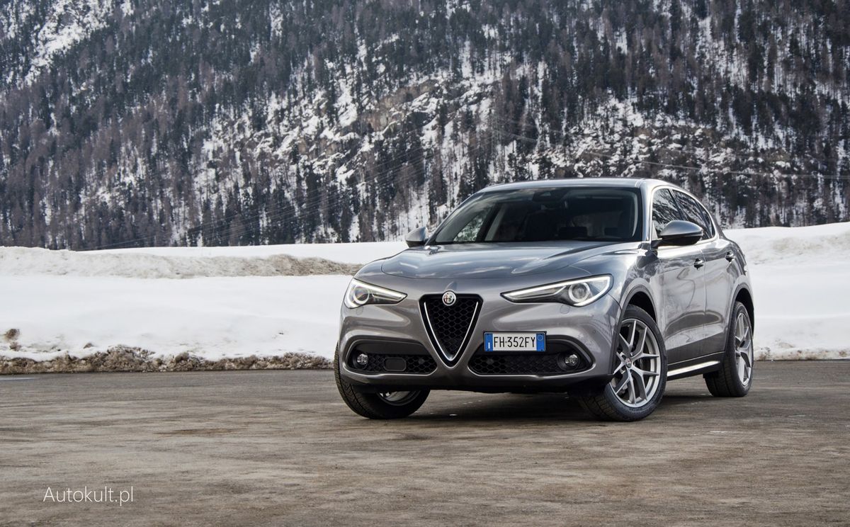 Alfa Romeo Stelvio tańsza o 9000 zł za sprawą nowego silnika