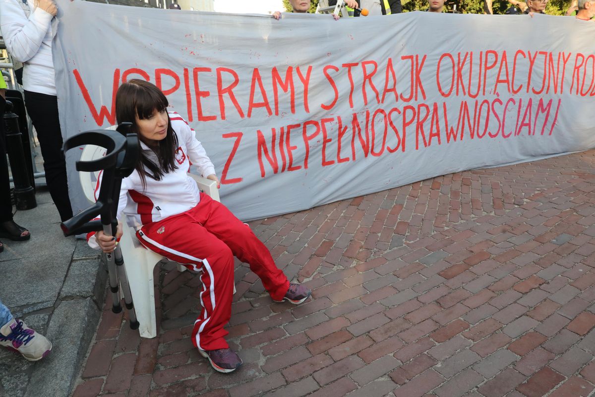 Demonstracje poparcia dla protestu niepełnosprawnych. Manifestacje w całej Polsce