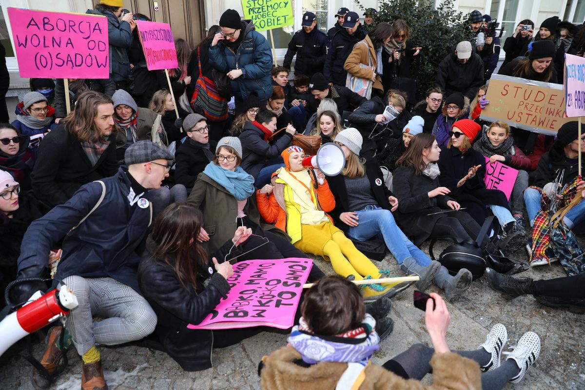 Stosunek do aborcji.  Wszystko zależy od tego, czy dotyczy bliskiej osoby