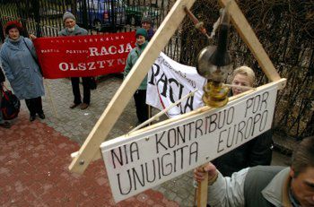 Demonstracja przeciw wartościom chrześcijańskim w eurokonstytucji