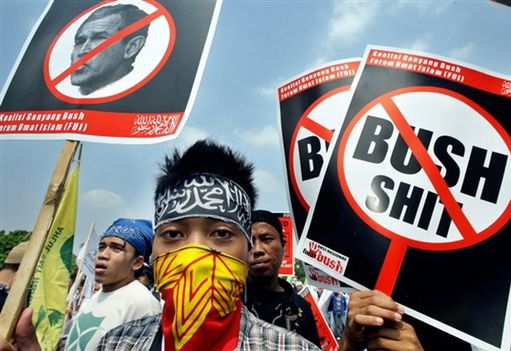 Liczne protesty przed wizytą Busha w Indonezji