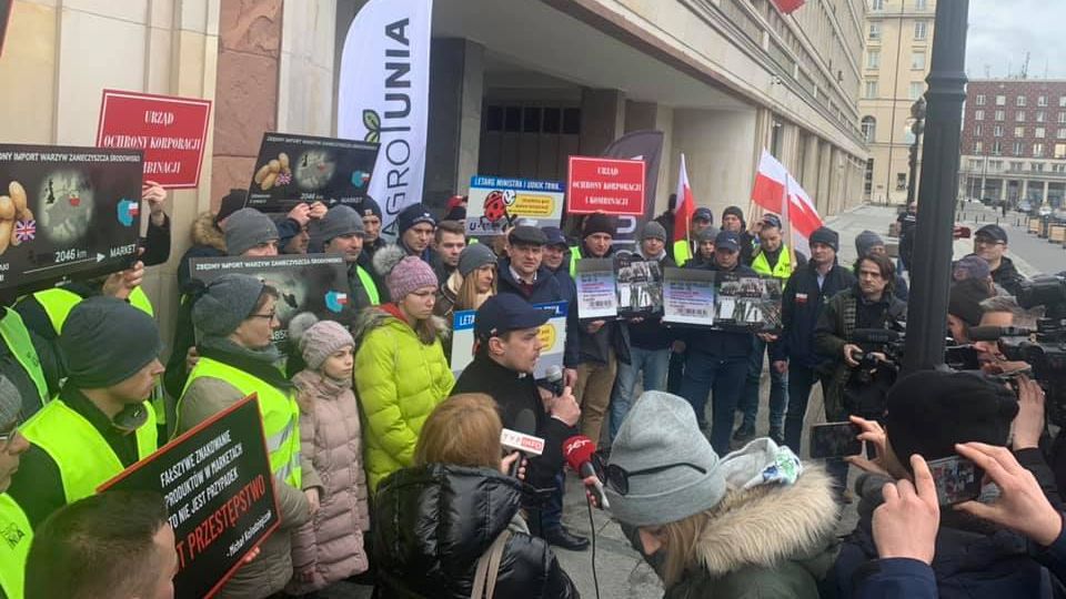 Rolnicy z Agrounii chcą zablokować pobliską Biedronkę