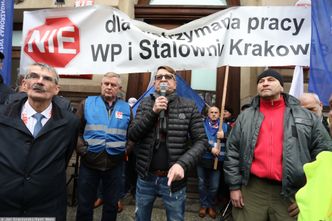 Protest hutników w Krakowie ws. wygaszenia pieca przez ArcelorMittal