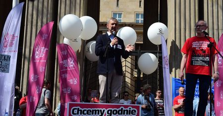 Dziś wielka manifestacja w Warszawie. Tysiące nauczycieli przyjechało po 1000 zł podwyżki