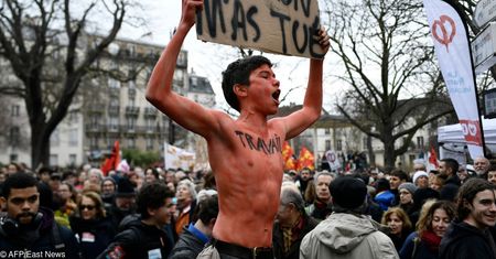 Ogromna fala protestów we Francji. "To strzał ostrzegawczy dla Macrona"