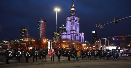 Kobiety protestowały przy Rondzie Dmowskiego. Duże korki w stolicy