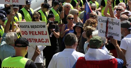 Z polskiego na nasze, czyli 7 określeń ze słownika PiS