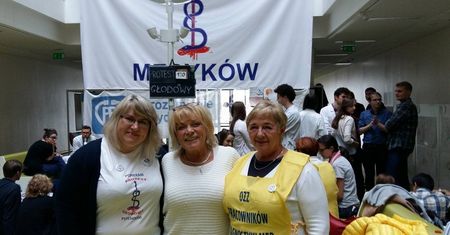 Wykorzystują młodych lekarzy. Protest rezydentów przejęli "celebryci i maskotki KOD"