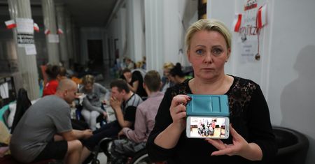 Protestujące matki w Sejmie odpowiadają posłowi PiS. "Wkraczamy w ciemnogród"