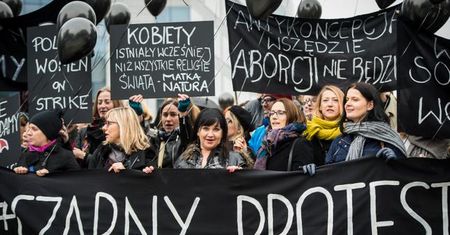 "Nie składamy parasolek". Kobiety znów wychodzą na ulice