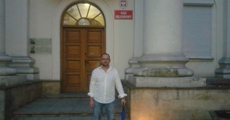 Samotnie protestuje przeciwko reformie sądownictwa. "Liczę na to, że ktoś dołączy"