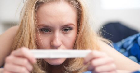 Termin miesiączki za kilka dni, a ty już kupujesz test ciążowy? Oto czemu nie powinnaś tego robić