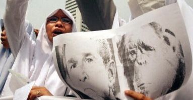 Indonezja: antyamerykańskie demonstracje przed wizytą Busha