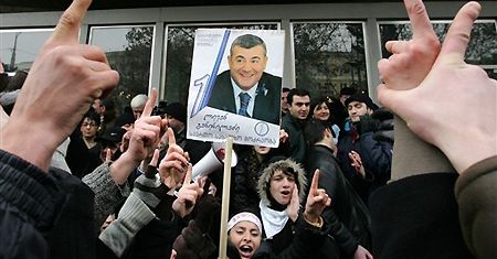 20 tys. osób protestuje przeciwko Saakaszwilemu