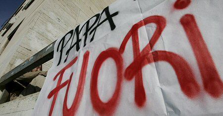 Zaostrzenie protestów przeciwko wizycie papieża na La Sapienza