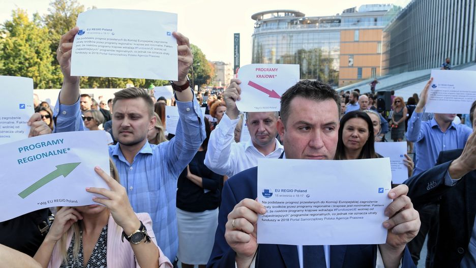 Urzędnicy protestowali na konferencji PiS