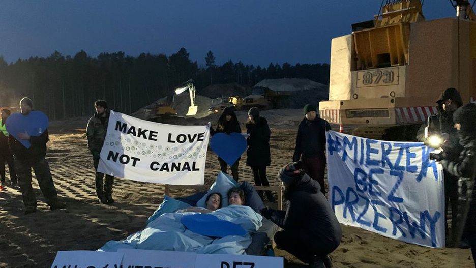 Aktywiści zorganizowali nietypowy, walentynkowy protest