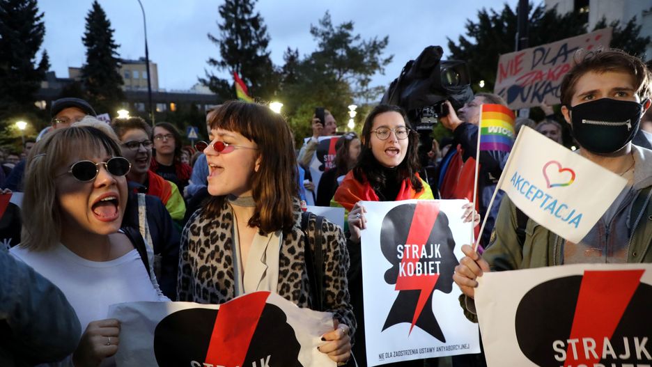 Warszawa. Protest "Jesień średniowiecza" przed Sejmem
