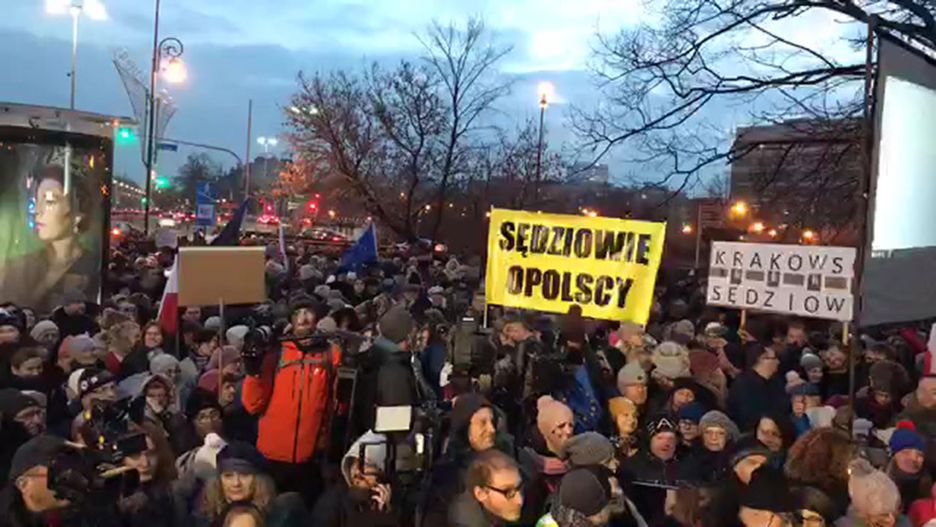 Demonstracje solidarności z sędziami w całej Polsce. "Robimy to dla wszystkich - solidarnie z sędziami!"